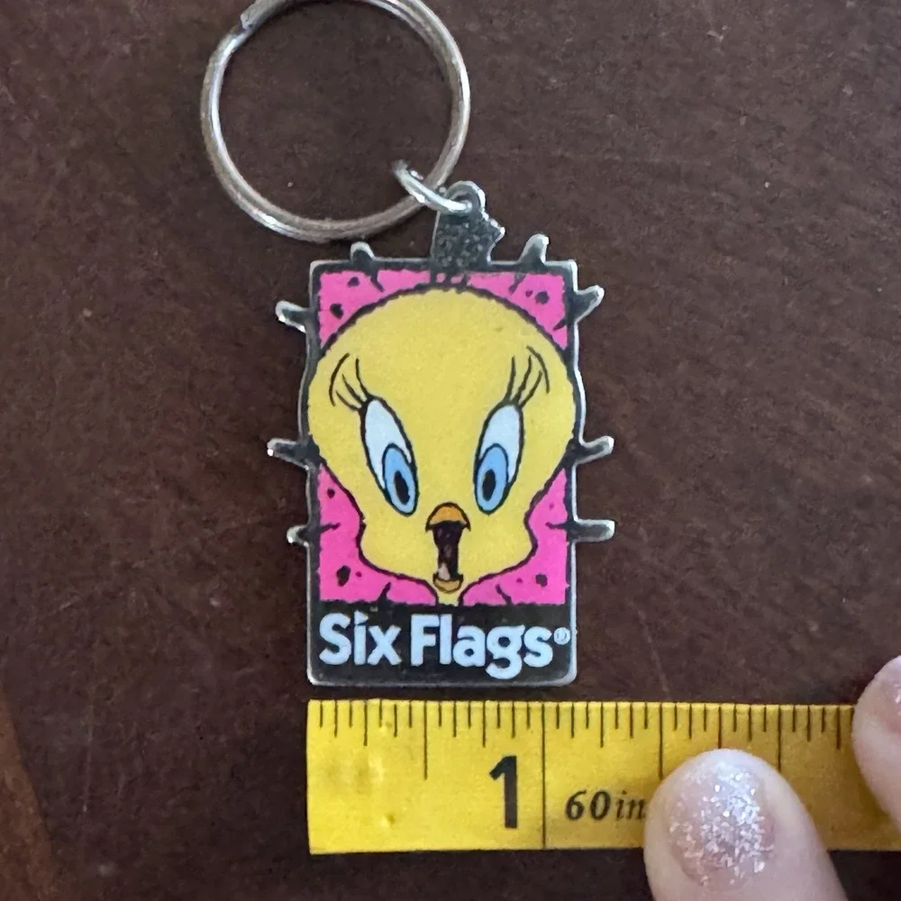 Vintage 1998 Warner Bros Inc Looney‎ Tunes Tweety Bird Key Chain Six Flags